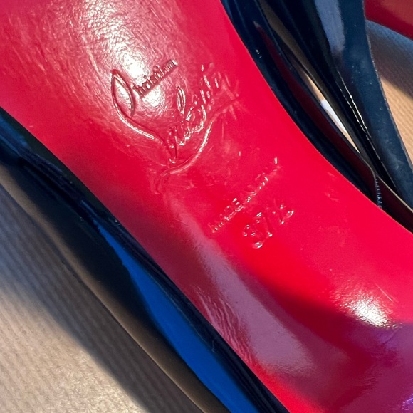 Christian Louboutin - Picture 7 of 9